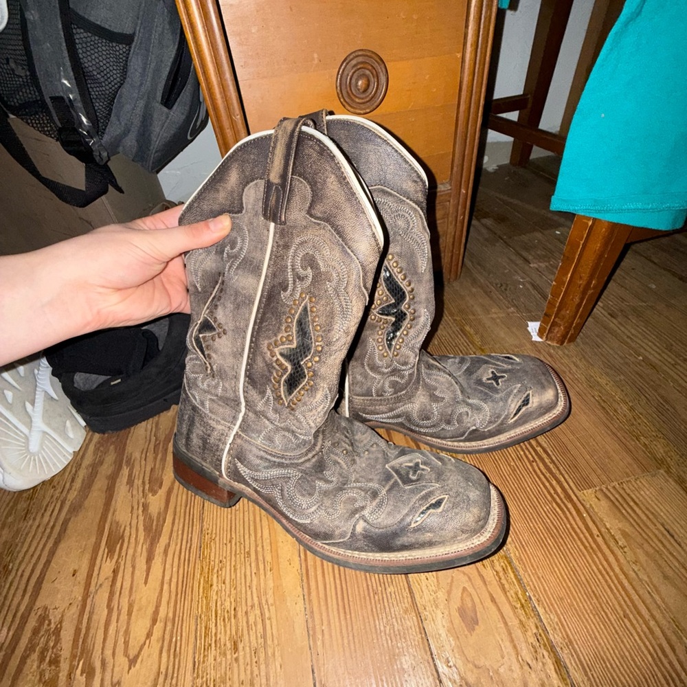 Ariat Brown Heeled Boots - Picture 2 of 3